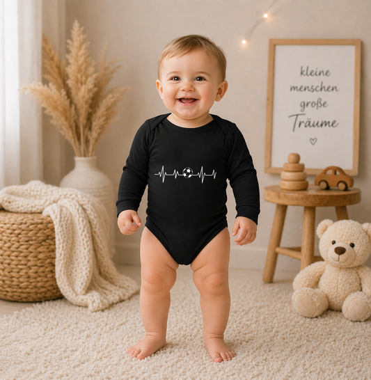 Klassischer langärmliger Baby-Strampler SchwarzBaby Strampler Langarm Schwarz „Fußball Herzschlag" | 100% Baumwolle | Perfektes Geschenk für kleine Fußballfans & WM 2026